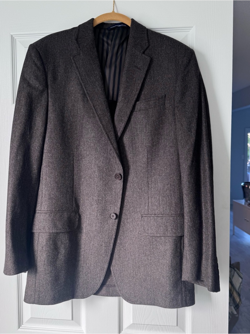 Classic Men's Charcoal Gray Wool-Blend Blazer
